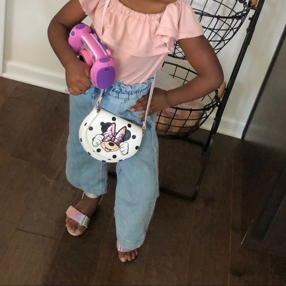 Selling my daughter wide leg jeans. Super cute the waist doesn’t have adjusters - Picture 4 of 4